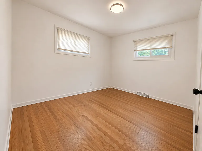 735 Maple St — Photo 10