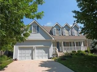 6431 Roundtree St, Shawnee, KS 66226