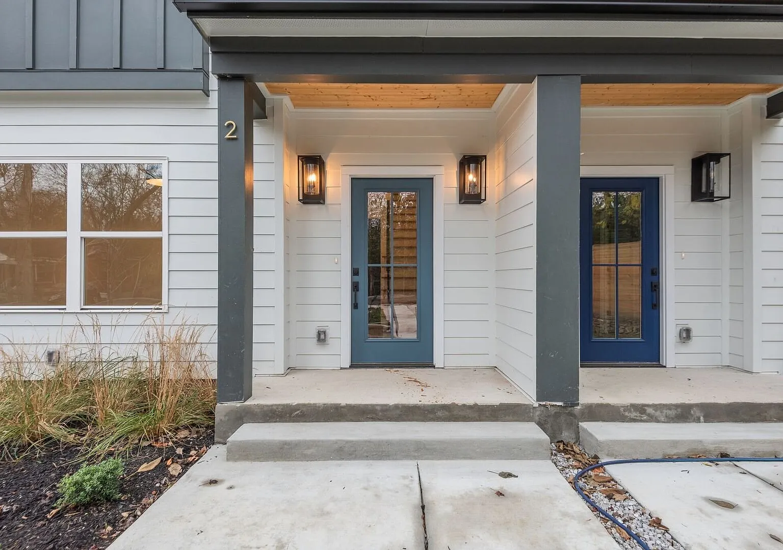 862 W Sharpe Ave — Photo 2