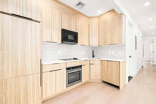 Rented by SERHANT. | media 4