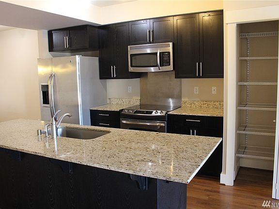 3rd image of 699 John St Unit 414
