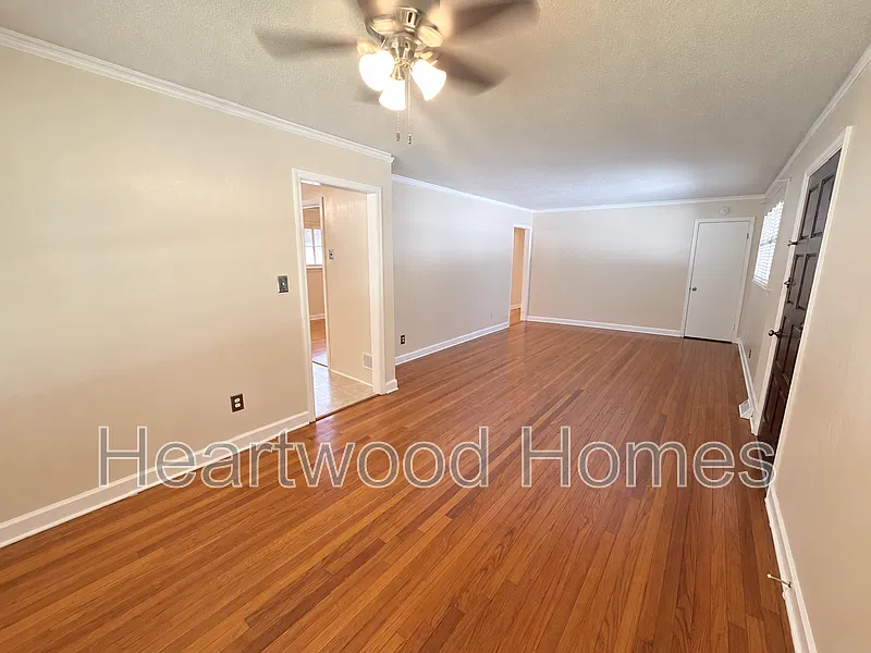 3 bed, 2.0 bath, 1240 sqft, $1,640 — Photo 2