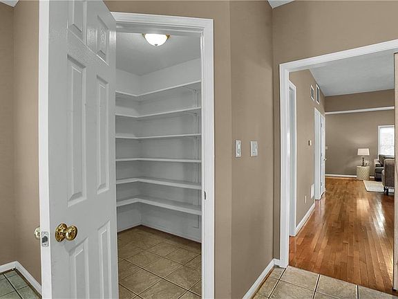 Walk-in Pantry