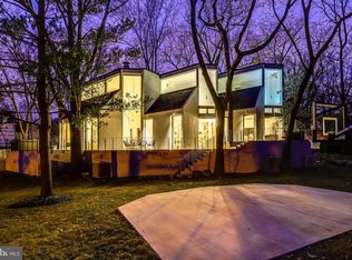 817 Vicar La, Alexandria, VA 22302