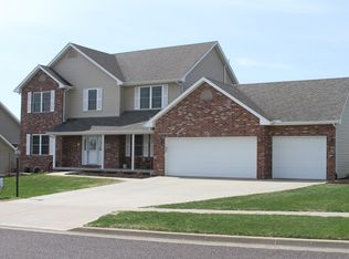 1020 Greenbrier Ln, Washington, IL