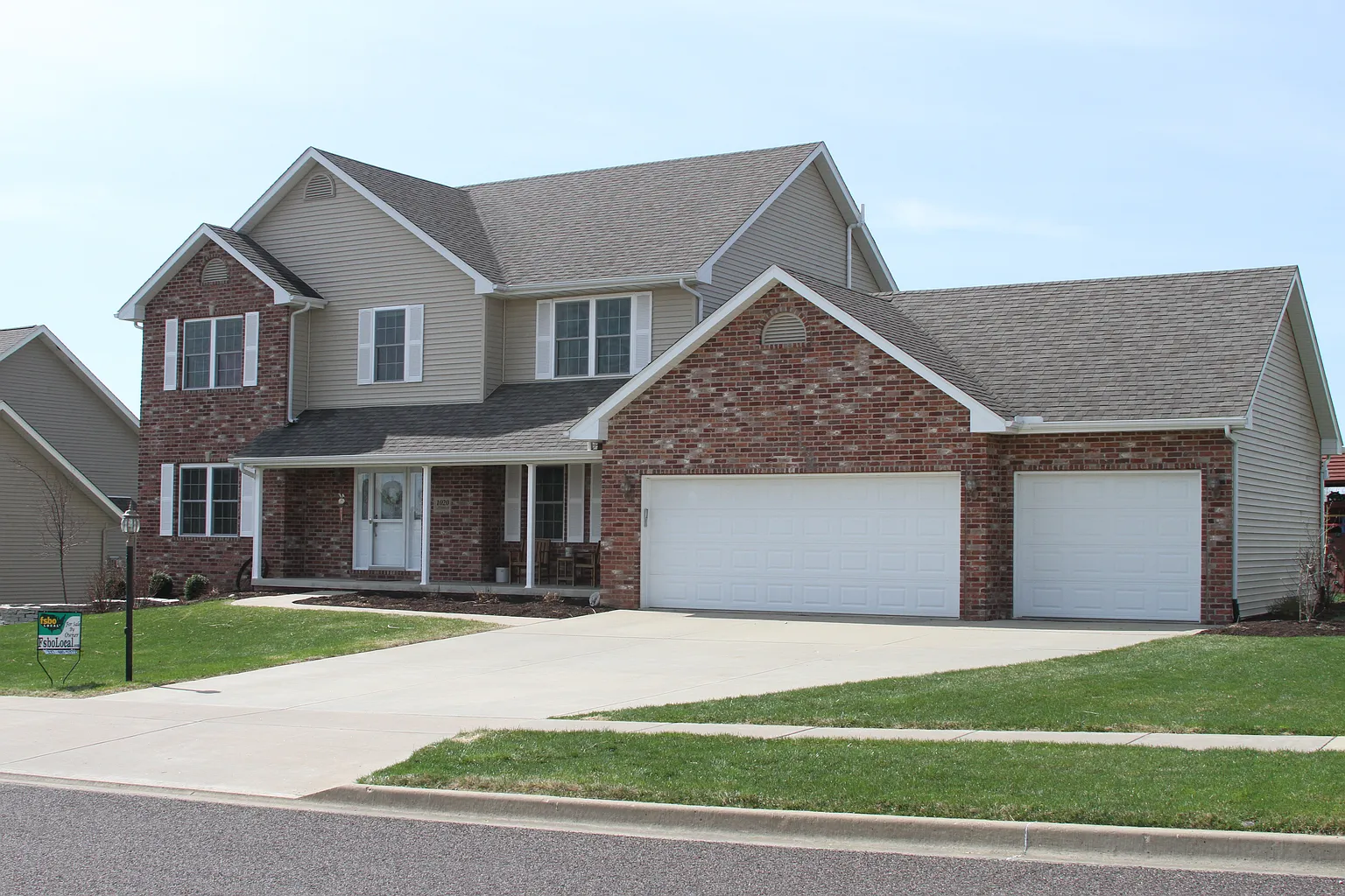 1020 Greenbrier Ln photo 1
