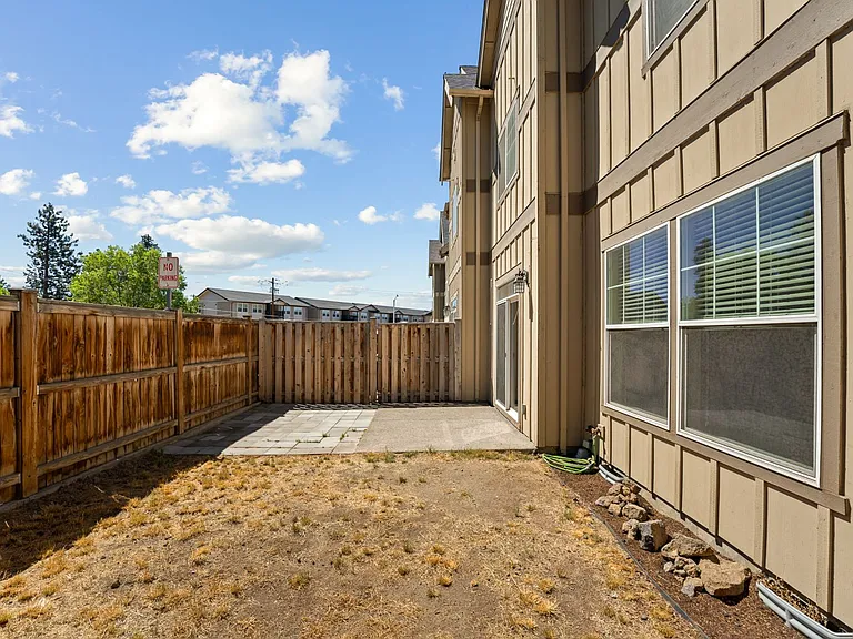 1064 SE Leonel Ln — Photo 44