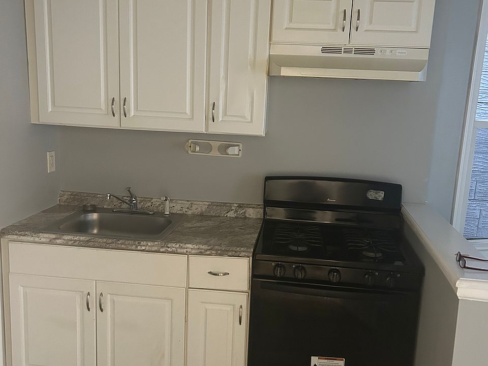 1st image of 176A Parker St APT 1