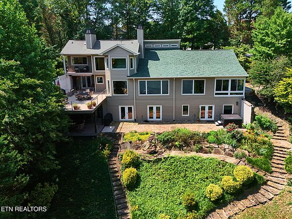 2nd image of 226 W Cove Dr