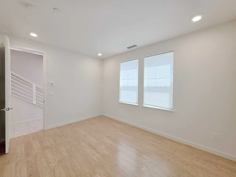 810 Gridley Ter #6 — Photo 15