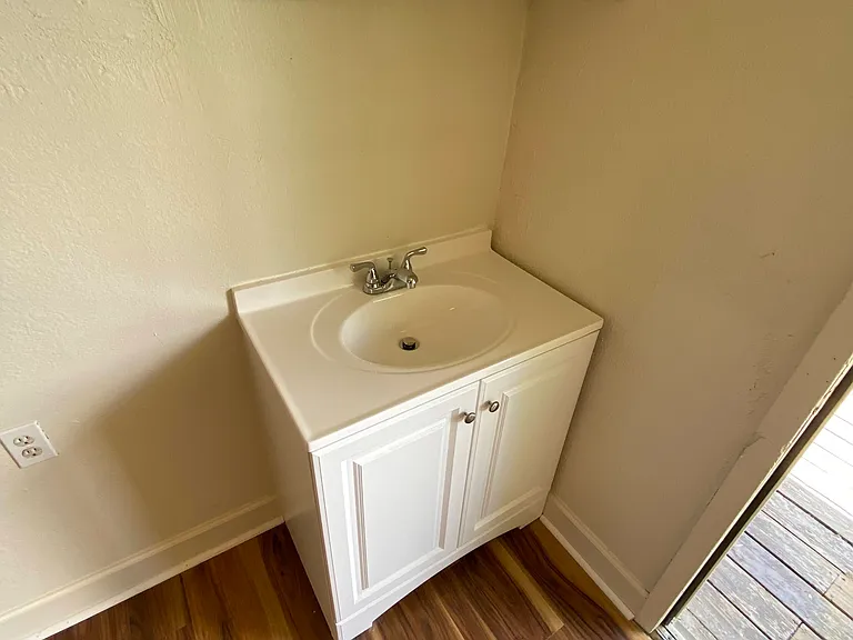 1713 Burton Dr — Photo 3