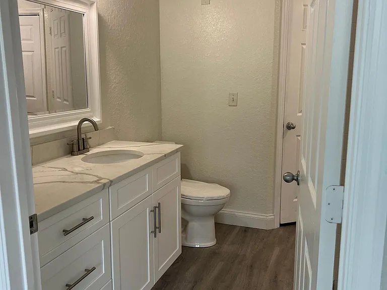 202 E South St #1038 — Photo 9