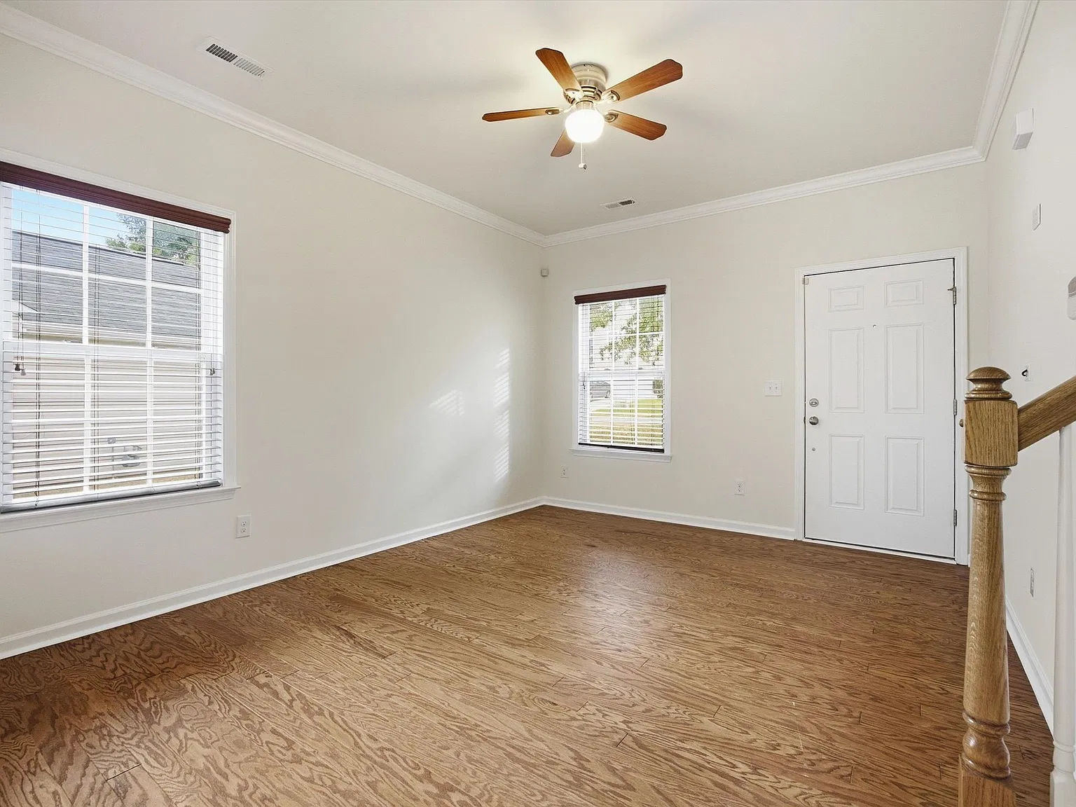3 bed, 2.5 bath, 1837 sqft, $2,100 — Photo 4