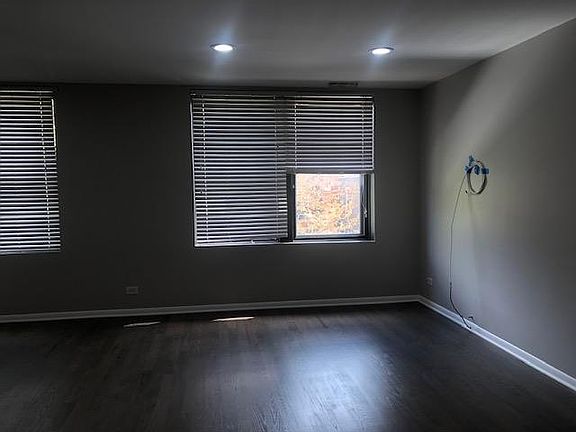 4th image of 2518 N Southport Ave #3