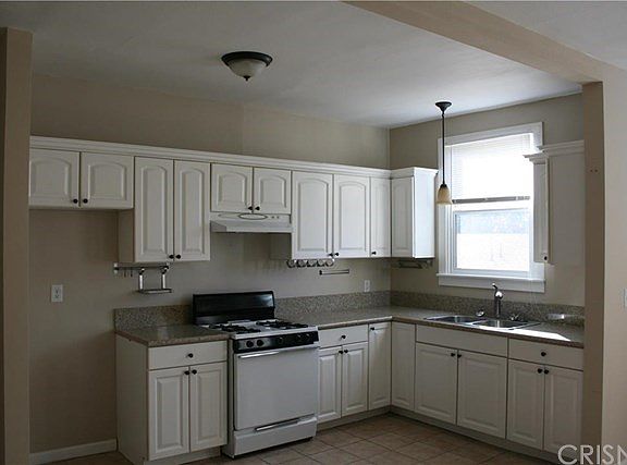 4th image of 888 N Los Robles Ave