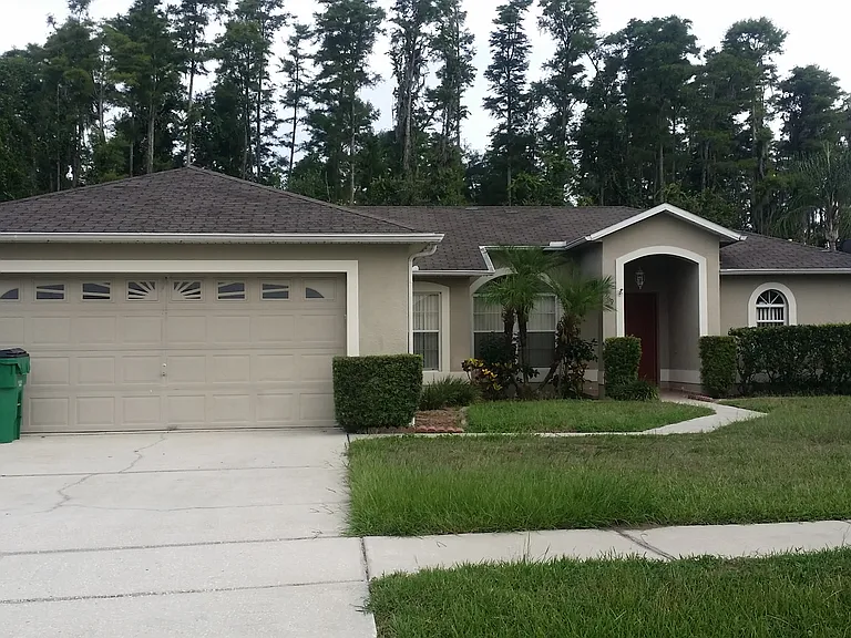 569 Pinehurst Cv — Photo 1