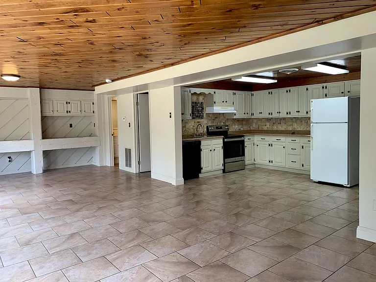 119 Nottingham Dr — Photo 4