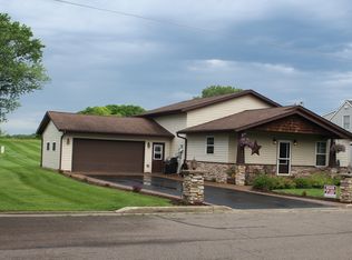 50667 N 3rd St, Eleva, WI 54738