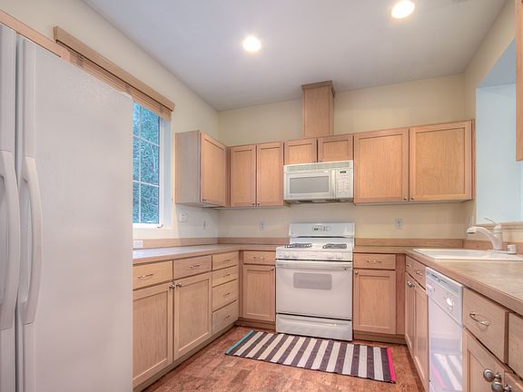 5th image of 18614 144th Ave NE