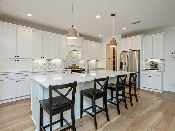 5th image of 313 Sweet Basil Ln