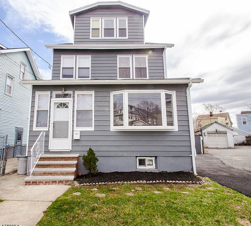 1st image of 17 Fairchild Pl