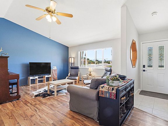 5th image of 697 Pinyon Dr