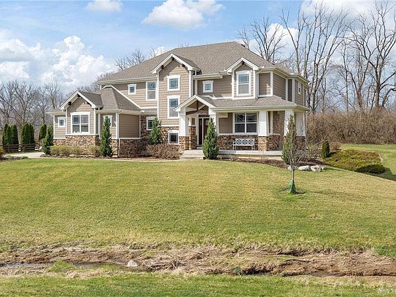 2nd image of 7453 Silver Lake Dr