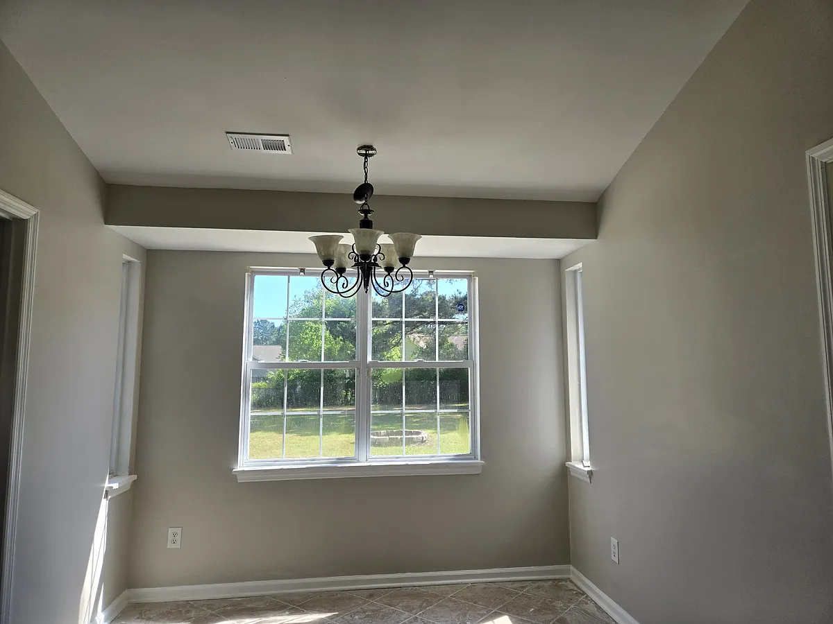 Building Photo - 302 Paddock Pl