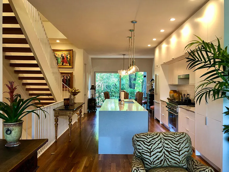 2321 Clark Ave — Photo 5
