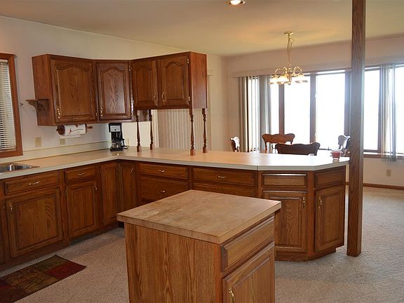 5th image of 327 Sheridan Dr