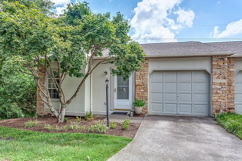 1st image of 1612 Stone Hedge Dr