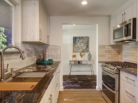 4th image of 10015 31st Ave NE