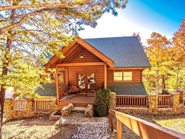 2738 Cats Paw Ln, Sevierville, TN 37862