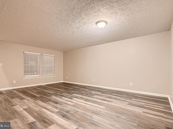 2nd image of 467 Manor Rd