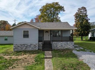 1221 S Jackson St, Harrisburg, IL 62946