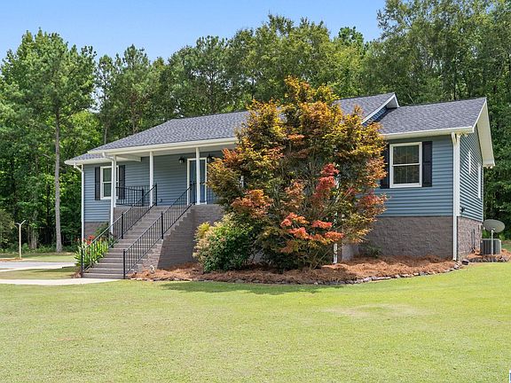 3rd image of 131 Fawn Meadows Ln