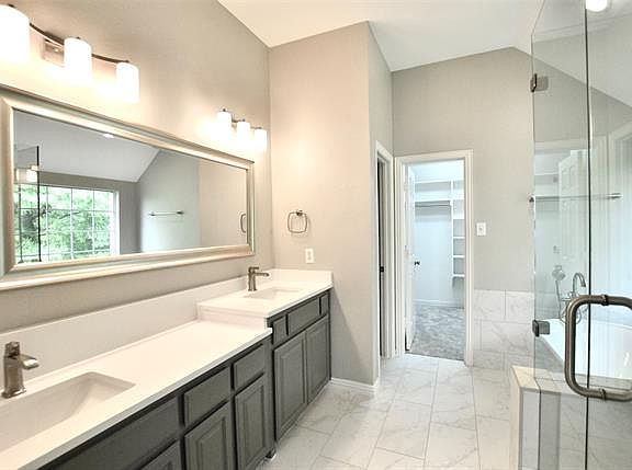 4th image of 808 Parkwood Ct