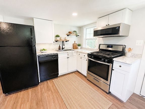 2nd image of 19831 Point Lookout Rd APT 3
