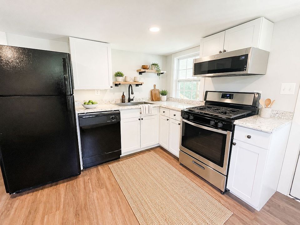 1st image of 19831 Point Lookout Rd APT 3