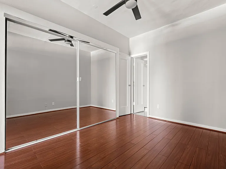 425 S Detroit St — Photo 10