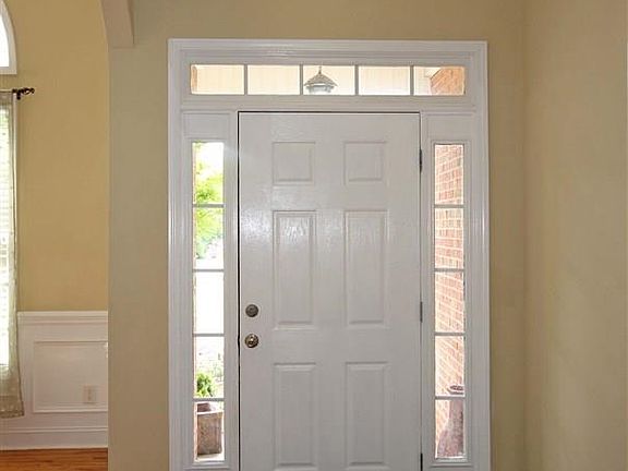 2nd image of 605 Scenic Oak Dr
