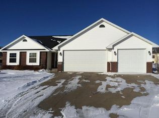 W6960 Glen Valley Dr, Greenville, WI 54942