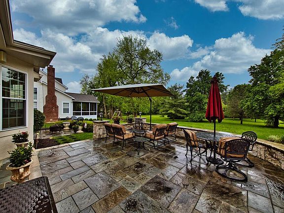 2nd image of 7087 Fernridge Dr