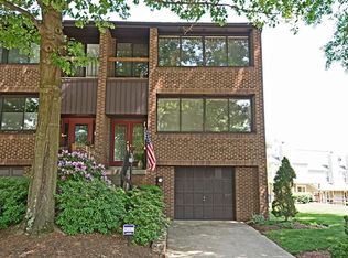 1527 Merion Ln, Oakmont, PA 15139