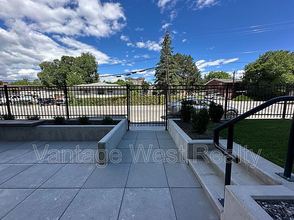 3rd image of 1381 Belaire Ave #Townhouse 3