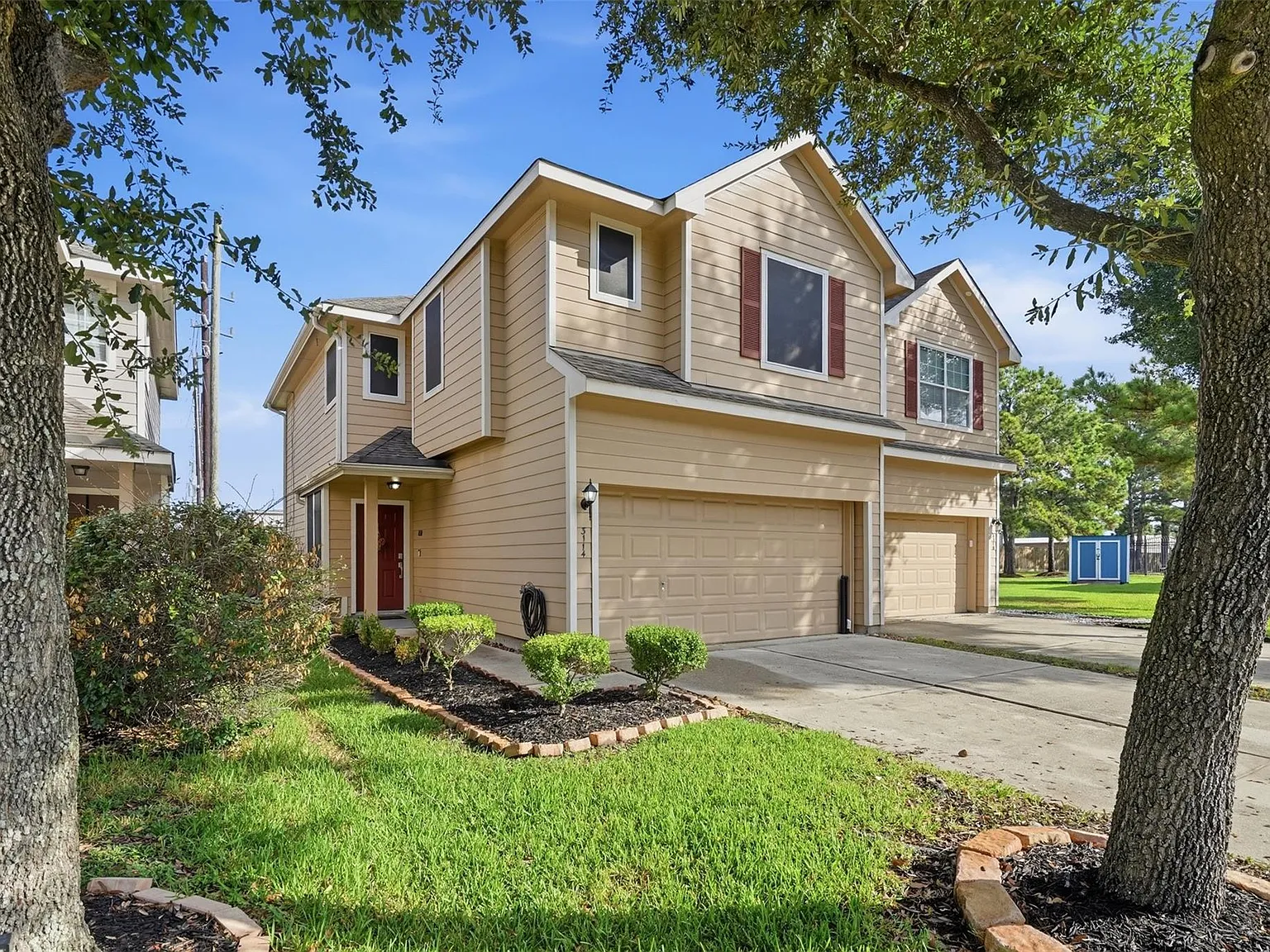 3 bed, 2.5 bath, 1683 sqft, $1,825 — Photo 1
