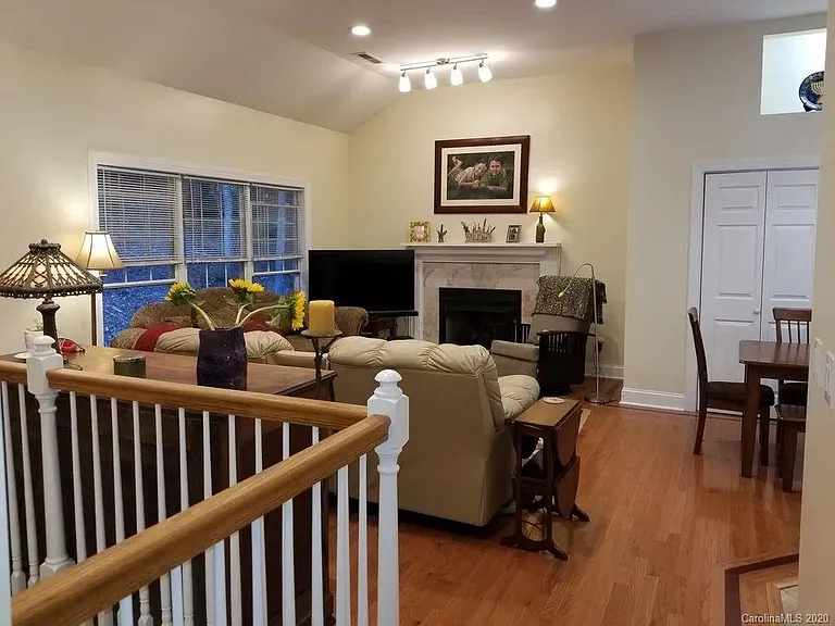 166 Mount Royal Dr — Photo 7