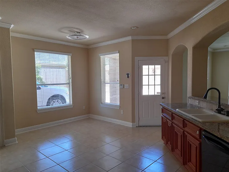 1722 Parklake Vlg — Photo 11