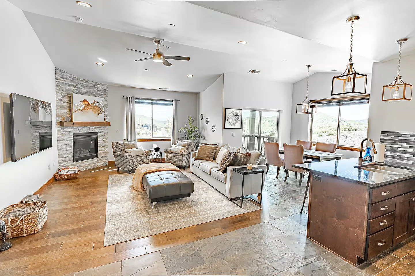 2 bed, 1238 sqft, $3,900 — Photo 1