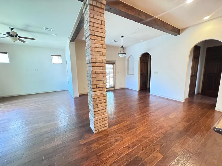 421 Cottonwood Ave — Photo 5